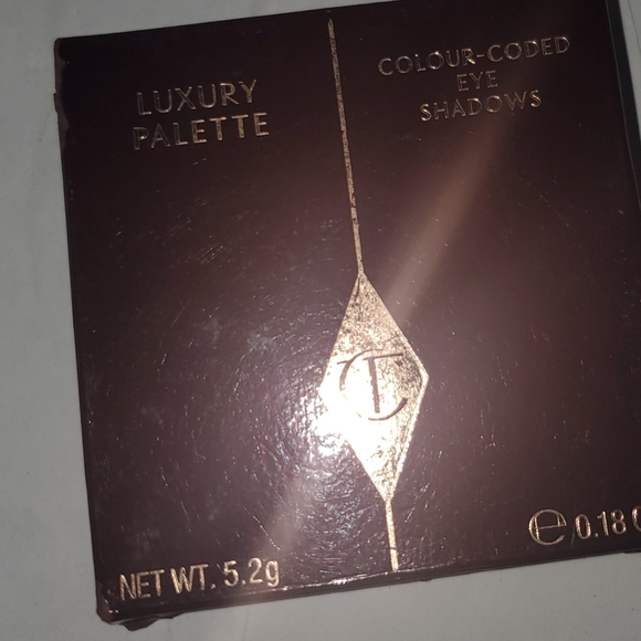 Charlotte Tilbury Luxury Eyeshadow Palette in The Golden Goddess - Picture 10 of 10